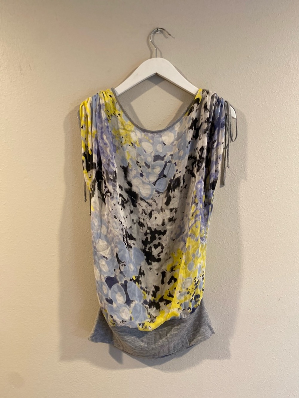 Three Dots 100% Silk Abstract Blouse Medium Gray Tencel Cami Layered Top USA - Picture 5 of 11